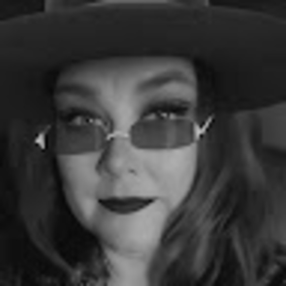 Meet your Posher, Leeann - Picture 1 of 1